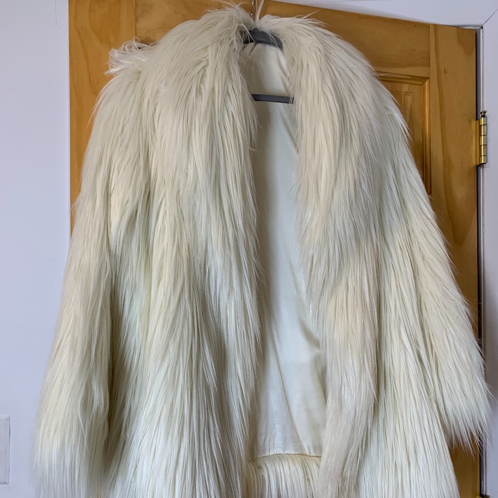 LUXURY WHITE PLUSH FAUX FUR COAT